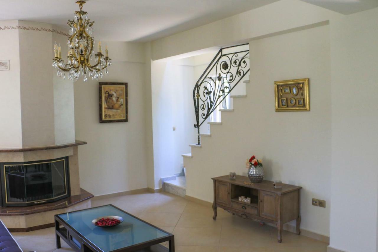 Maison Fleurs Diakopto Buitenkant foto