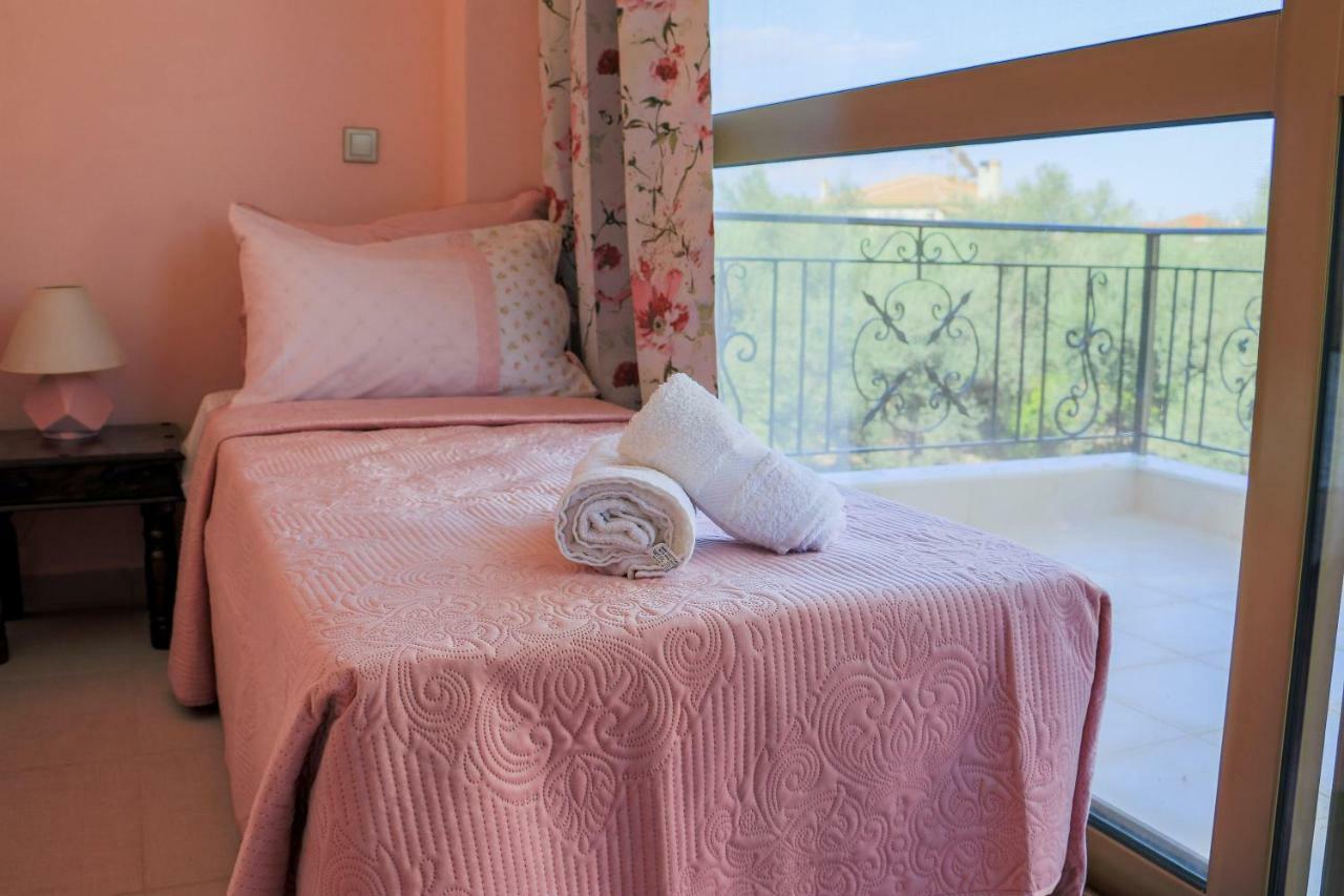 Maison Fleurs Diakopto Buitenkant foto
