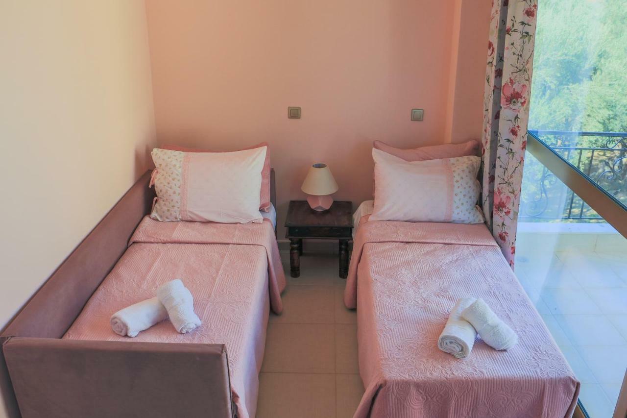 Maison Fleurs Diakopto Buitenkant foto