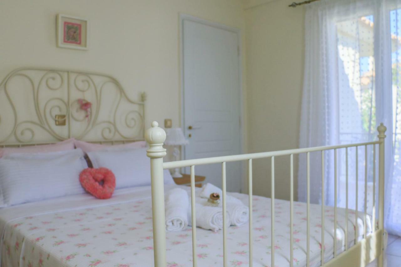 Maison Fleurs Diakopto Buitenkant foto